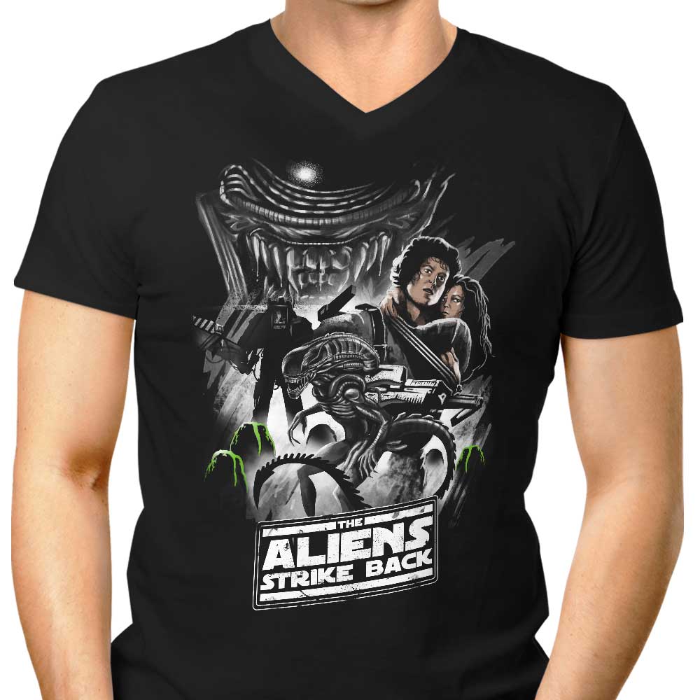 Aliens Strike Back - Men's V-Neck