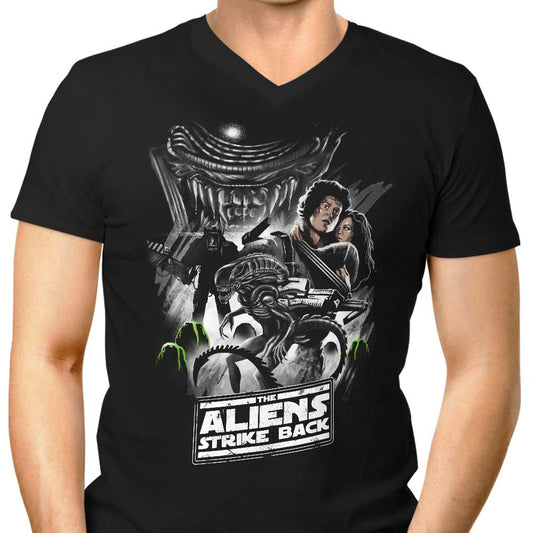 Aliens Strike Back - Men's V-Neck