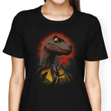 Clever Silhouette - Women's Apparel