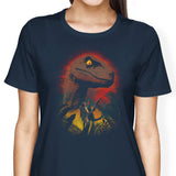 Clever Silhouette - Women's Apparel