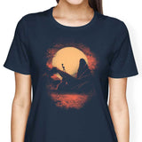 King Silhouette - Women's Apparel